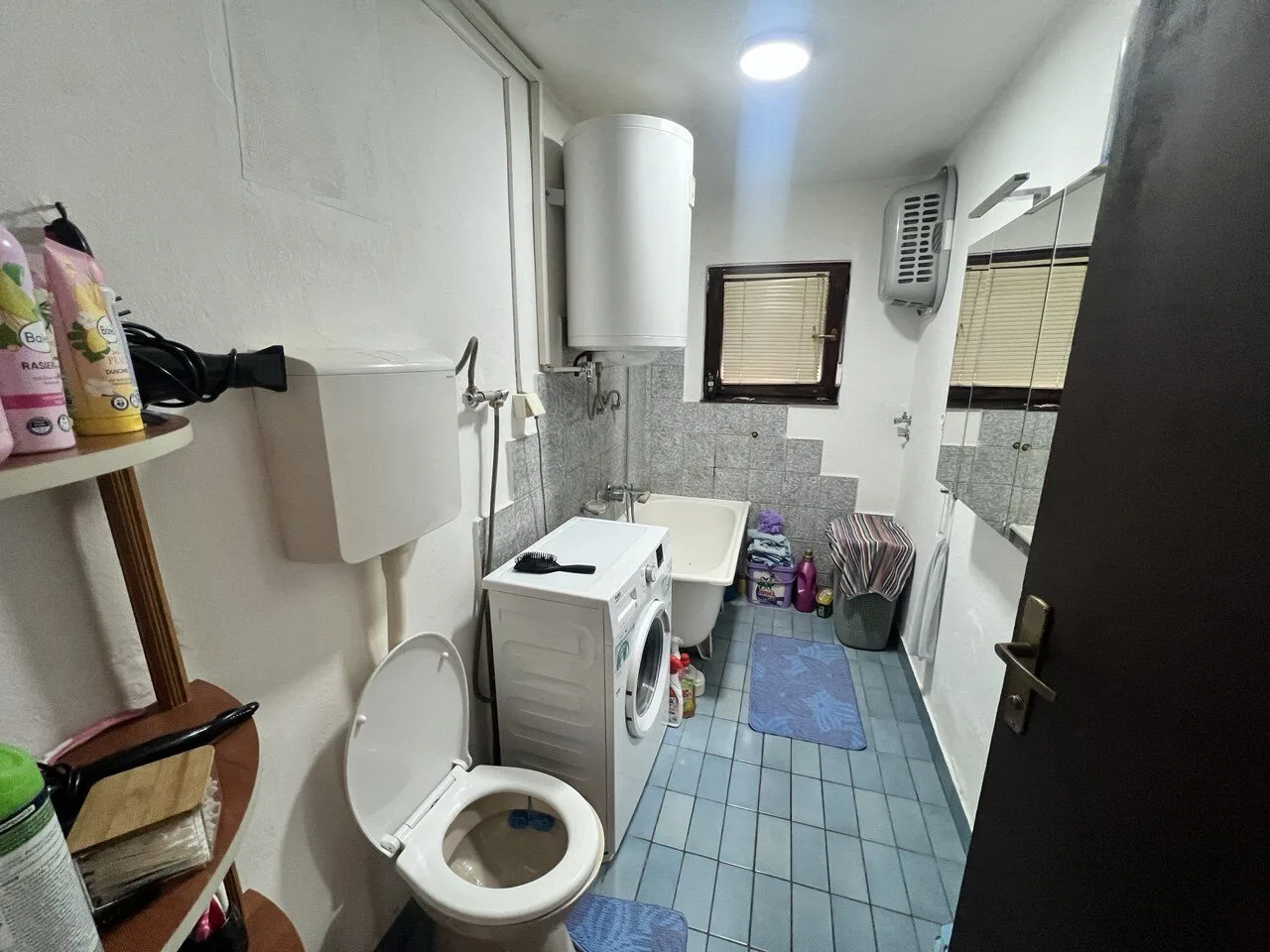 Na prodaju kuca sa dva stana