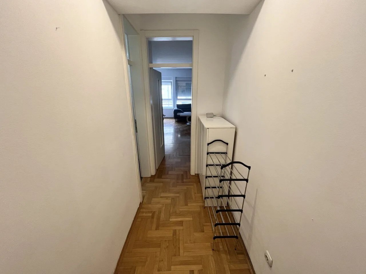 Na prodaju četvorosoban useljiv stan Ada